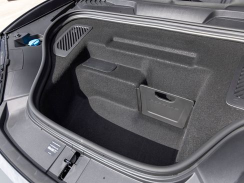 Certified 2025 Porsche Macan Turbo Electric AWD/4WD image 63