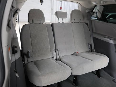 Used 2020 Toyota Sienna LE FWD image 16