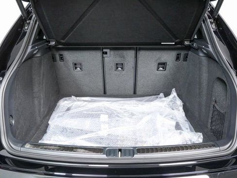 New 2026 Porsche Macan image 32