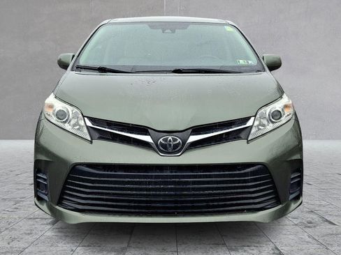 Used 2020 Toyota Sienna LE image 2