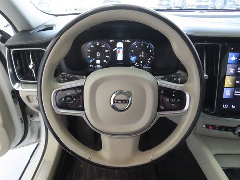 Used 2022 Volvo S60 B5 Inscription image 17