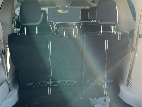 Used 2023 Chrysler Pacifica Touring-L image 16