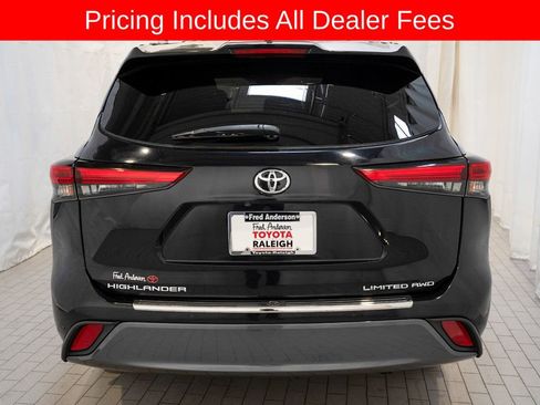 Used 2021 Toyota Highlander Limited AWD/4WD image 4