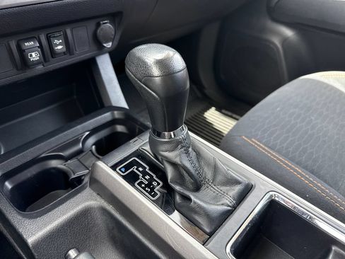 Used 2018 Toyota Tacoma SR5 RWD image 22
