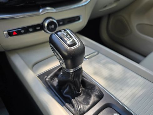 Used 2018 Volvo XC60 T6 Momentum w/ Vision Package AWD/4WD image 37