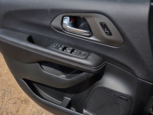 New 2027 Chrysler Pacifica Limited FWD image 16
