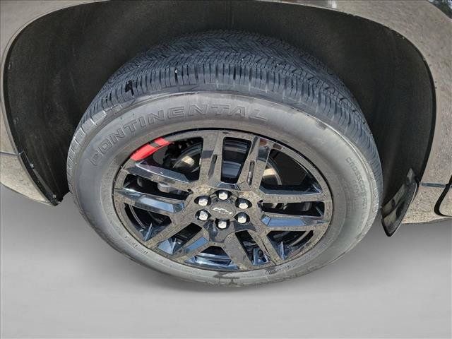 Used 2023 Chevrolet Traverse Premier w/ Redline Edition FWD image 11