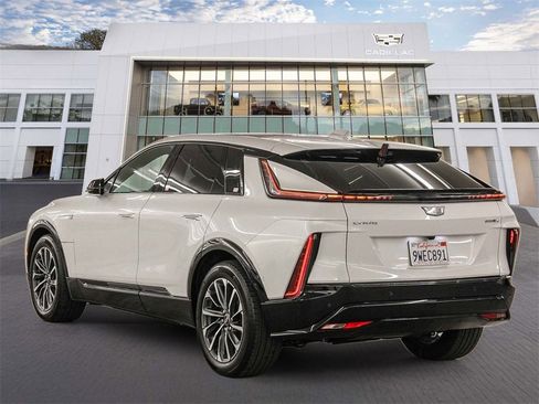 Used 2025 Cadillac Lyriq Sport image 4