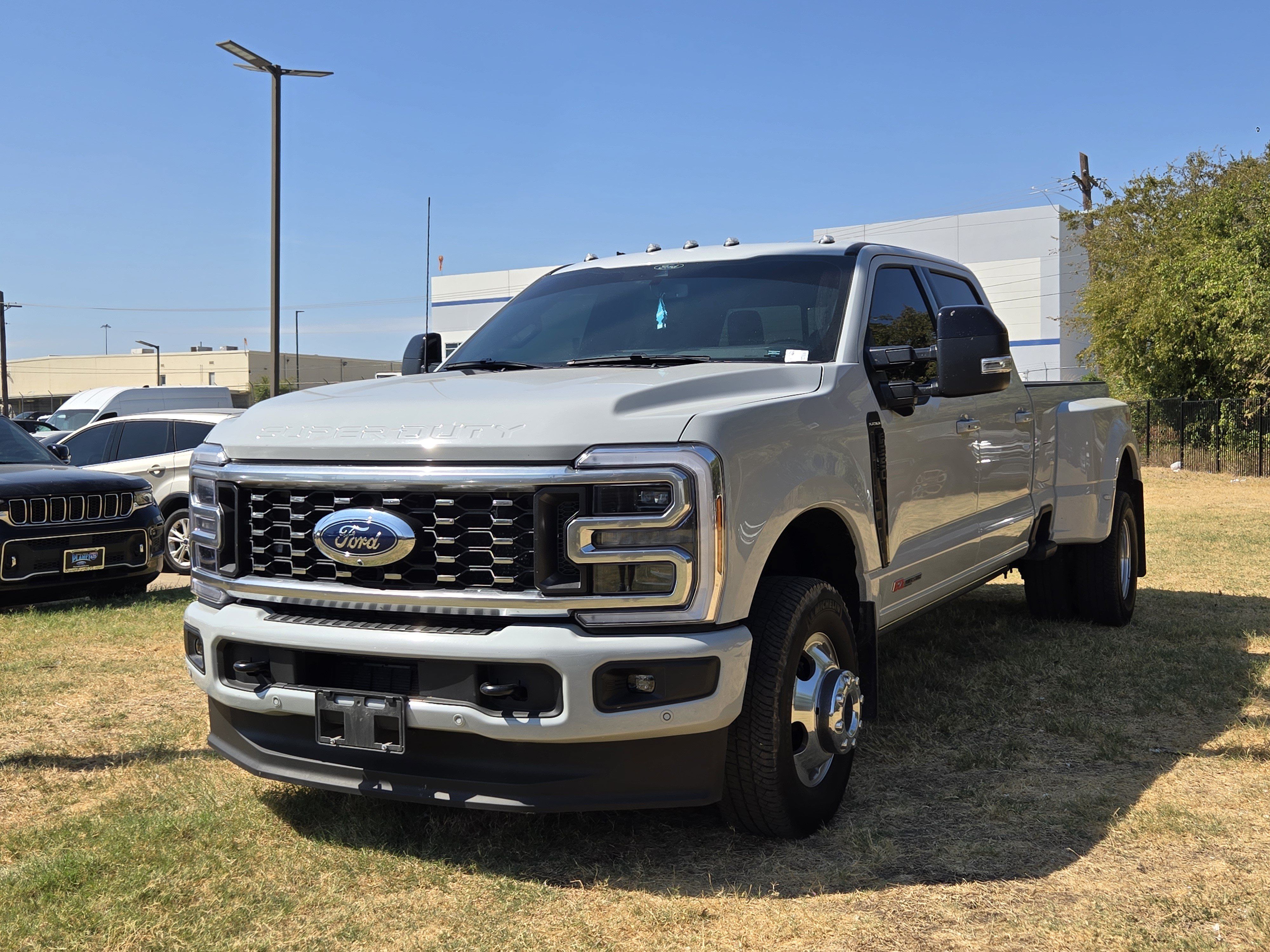 Used 2026 Ford F350 Platinum AWD/4WD image 3