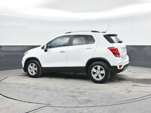 Used 2019 Chevrolet Trax LT w/ LT Convenience Package FWD image 2