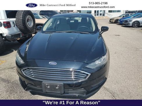 Used 2017 Ford Fusion SE w/ Fusion SE Technology Package FWD image 3