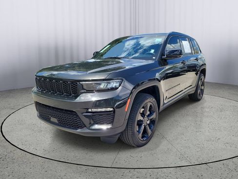 Used 2024 Jeep Grand Cherokee Limited w/ Black Appearance Package RWD image 9