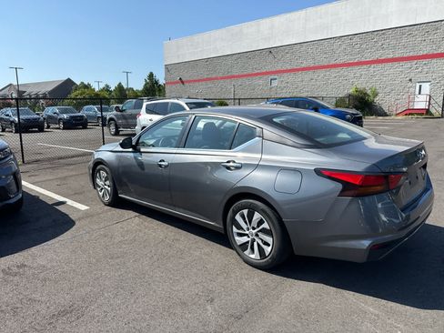 Used 2024 Nissan Altima 2.5 S FWD image 3