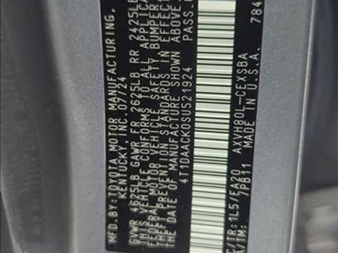Used 2025 Toyota Camry SE w/ Convenience Package FWD image 2