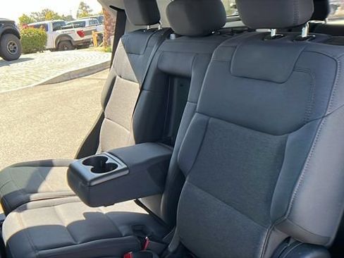 Used 2025 Ford Explorer Active RWD image 21