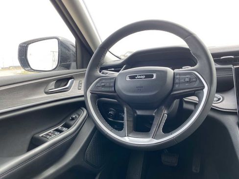 Used 2023 Jeep Grand Cherokee Limited w/ Black Appearance Package image 21