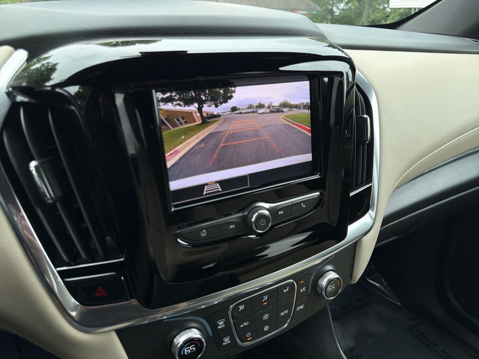 Used 2023 Chevrolet Traverse LS FWD image 19