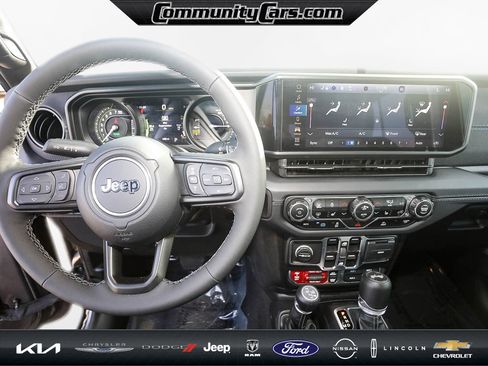 Used 2025 Jeep Wrangler Unlimited Rubicon 4xe w/ Convenience Group image 12