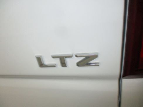 Used 2020 Chevrolet Silverado 1500 LTZ w/ LTZ Convenience Package AWD/4WD image 9