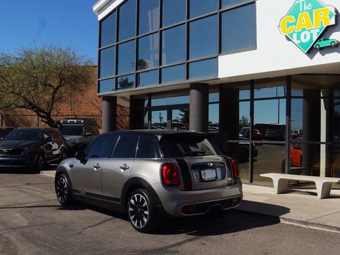 Used 2017 MINI Cooper S image 9