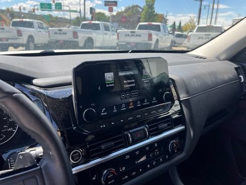 Used 2024 Nissan Pathfinder SL AWD/4WD image 29