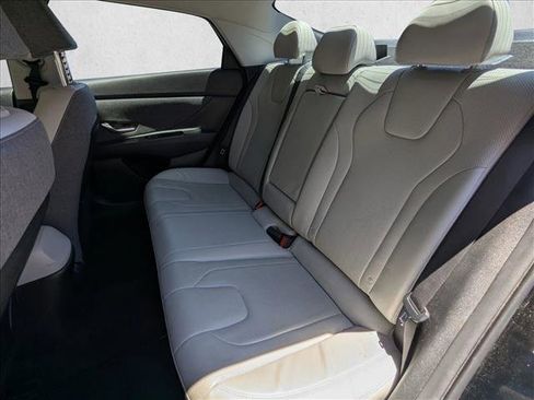 Used 2023 Hyundai Elantra Limited w/ Cargo Package FWD image 11