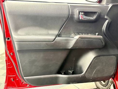 Used 2019 Toyota Tacoma TRD Sport w/ Technology Package image 17