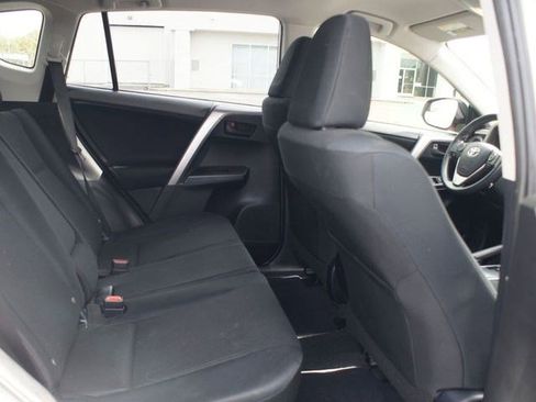 Used 2018 Toyota RAV4 LE image 19