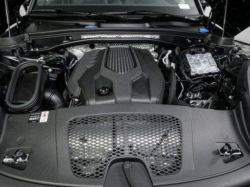 Certified 2026 Porsche Macan AWD/4WD image 36
