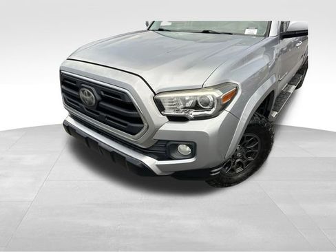 Used 2018 Toyota Tacoma SR5 image 9