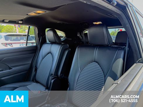 Used 2022 Toyota Highlander XSE AWD/4WD image 18