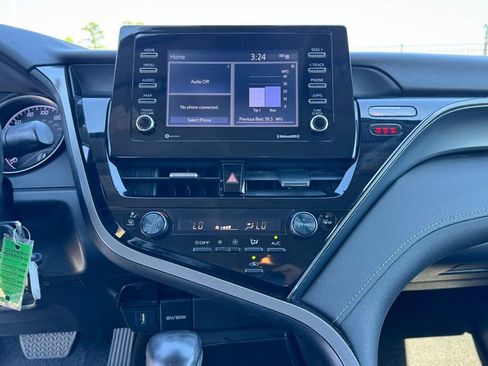Used 2022 Toyota Camry SE FWD image 16