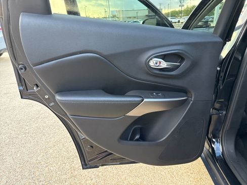 Used 2020 Jeep Cherokee Latitude image 23