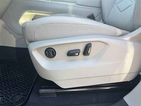 Certified 2025 Volkswagen Atlas SE image 22