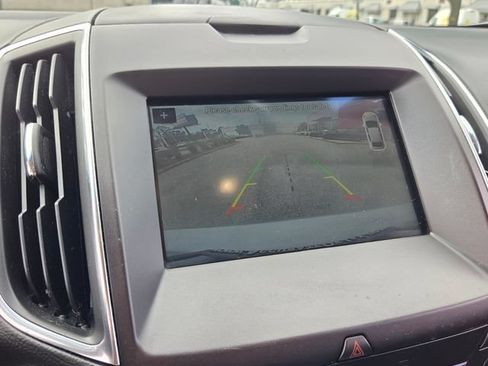 Used 2018 Ford Edge Titanium w/ Technology Package FWD image 24
