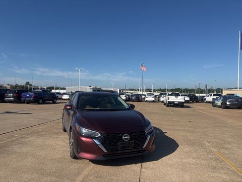 Used 2024 Nissan Sentra SV w/ SV Premium Package FWD image 3