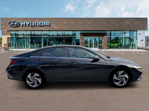 New 2026 Hyundai Elantra Limited FWD image 9