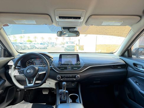 Used 2024 Nissan Altima 2.5 SV image 19