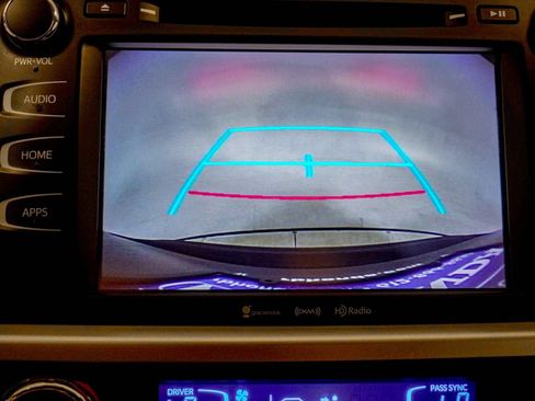 Used 2016 Toyota Highlander Plus FWD image 27