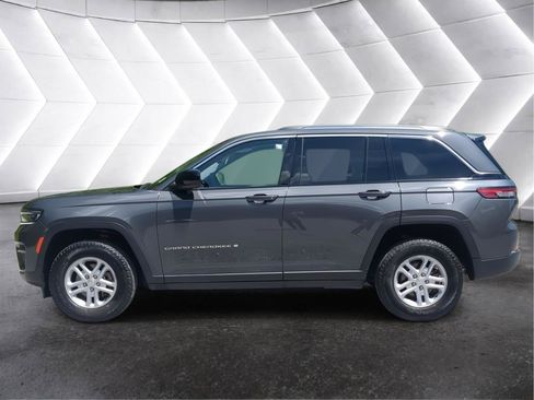 Used 2023 Jeep Grand Cherokee Laredo AWD/4WD image 6