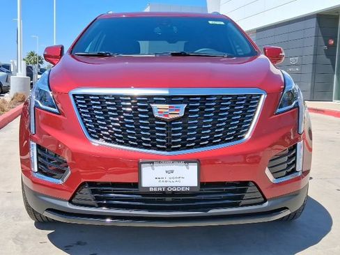 New 2026 Cadillac XT5 Luxury image 2