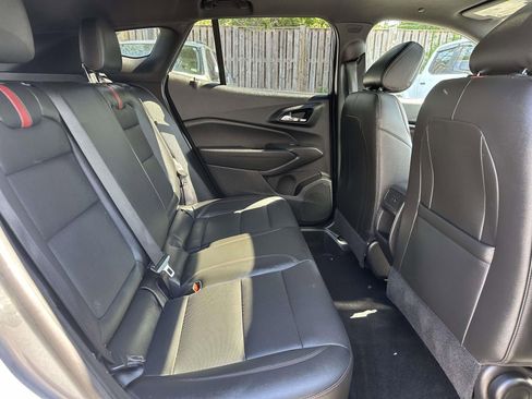 Used 2024 Chevrolet Trax RS w/ Sunroof Package FWD image 25