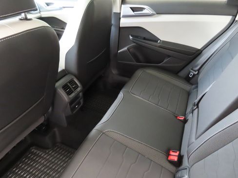 New 2025 Volkswagen Taos SE image 23