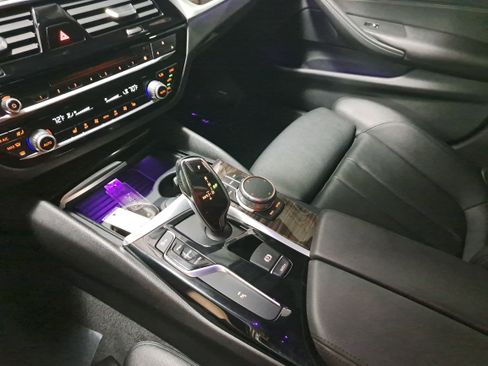 Used 2018 BMW 530i xDrive AWD/4WD image 26