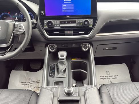 Used 2025 Toyota Grand Highlander AWD image 16