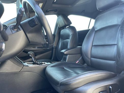 Used 2017 Chevrolet Cruze Premier FWD image 12