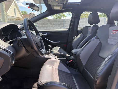 Used 2018 Ford Focus ST w/ Equipment Group 401A FWD image 13