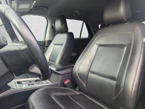 Used 2023 Ford Explorer XLT w/ Equipment Group 202A image 17