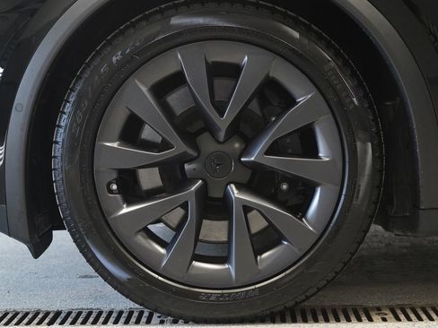 Used 2022 Tesla Model X Plaid image 9