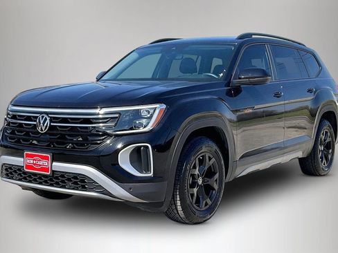 Used 2025 Volkswagen Atlas Peak Edition SE image 2